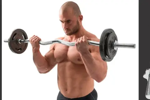 Mięśniowy mężczyzna ćwiczy z gryfem łamanym, budując biceps. Po bokach widoczne detale gryfu.